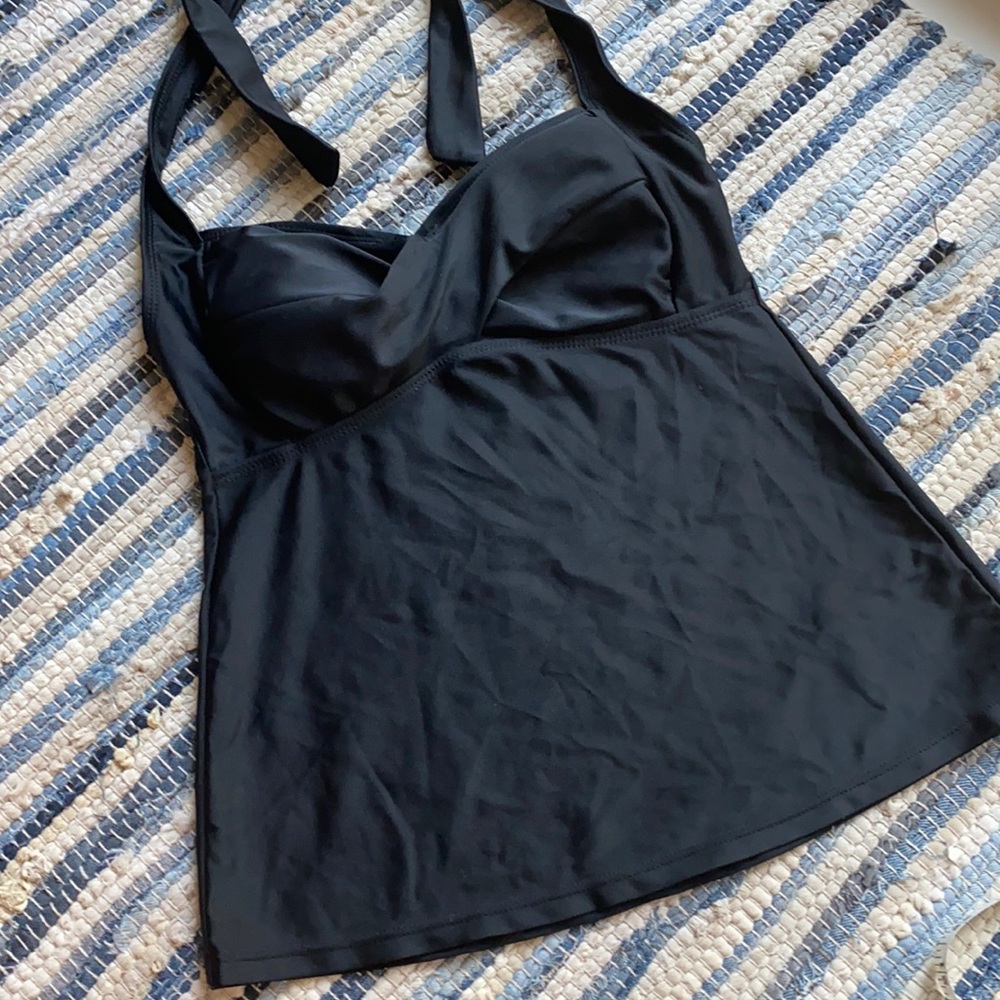 Black halter twist front tankini top. Sz small.